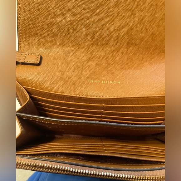 Tory Burch leather crossbody with gold chain - Picture 6 of 7